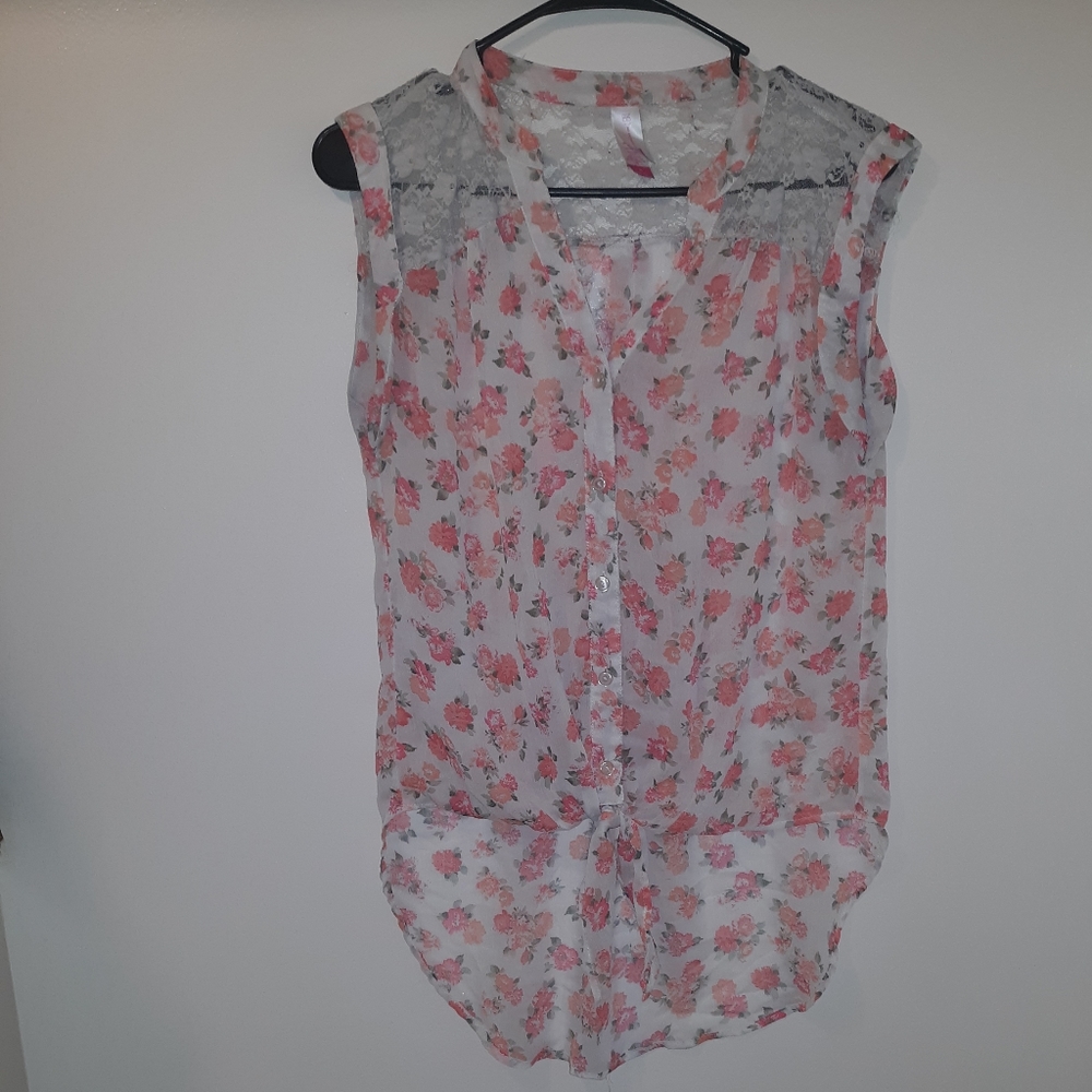 🖐🏻 Sleeveless buttoned floral Top with lace